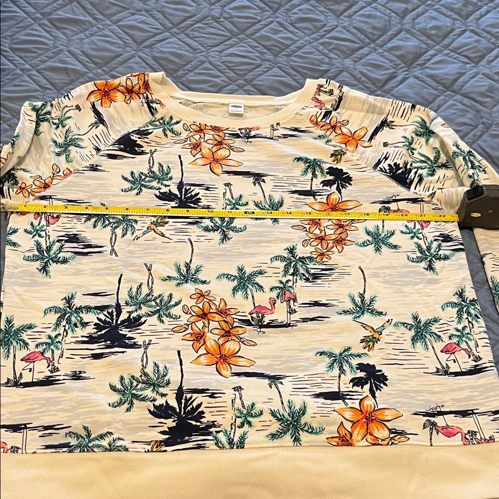 Old Navy Tropical Print Crewneck - Picture 5 of 5